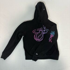New Era Miami Heat NBA Hoodie Black Pink Teal Logo Medium Pullover Sweatshirt‎